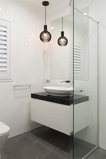 Small bathroom floating bathroom cabinet in gloss white with round basin and floor-to-ceiling tiles