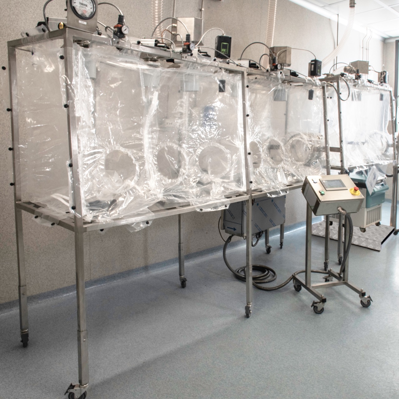 room containing glove bag system