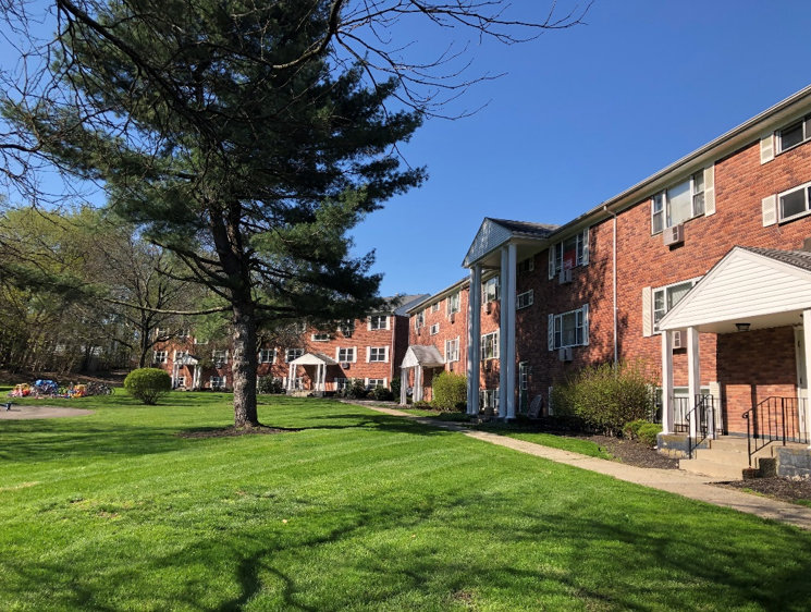 225-unit NY Apartment Complex