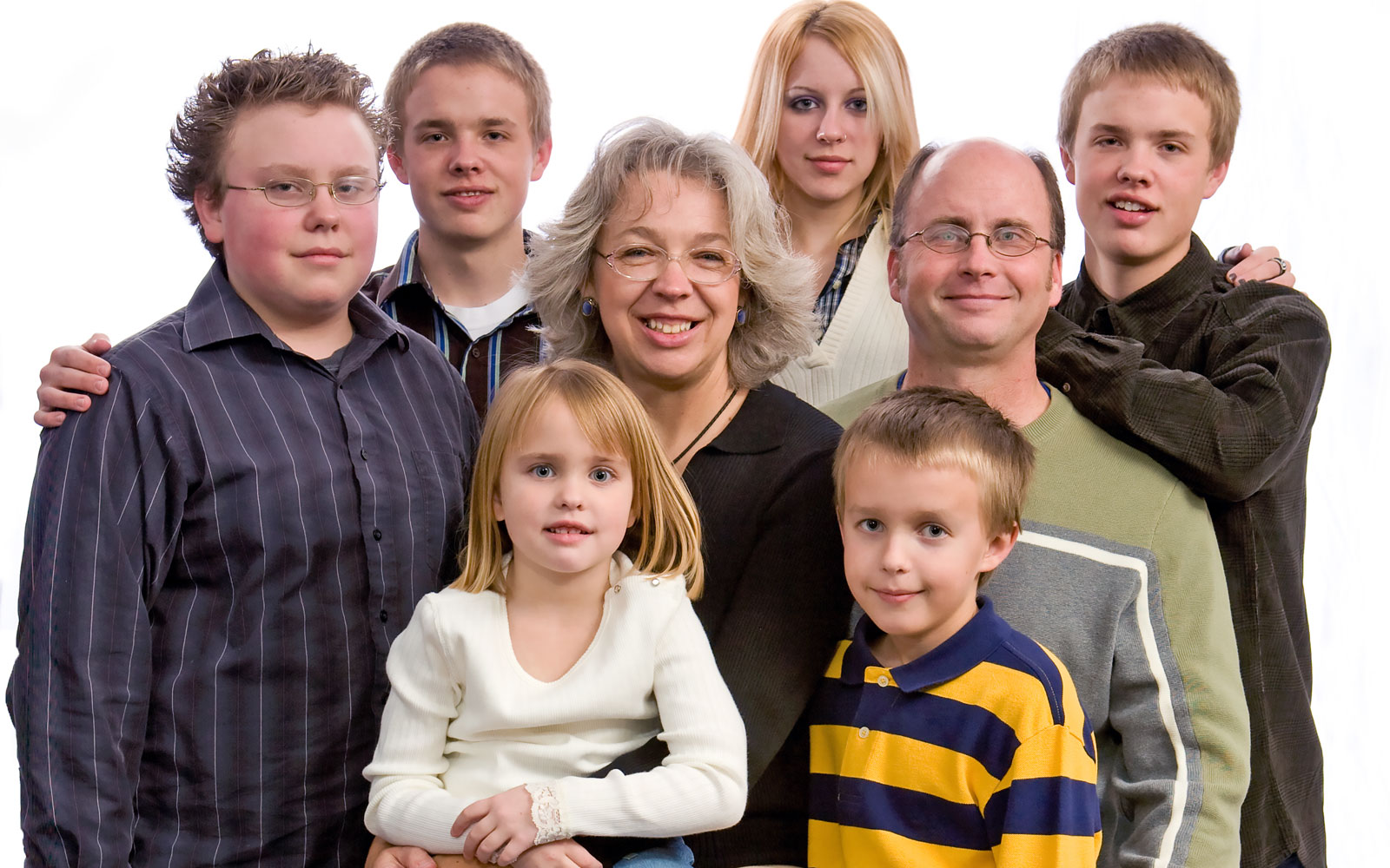 Big family of eight with 2 girls and 4 boys