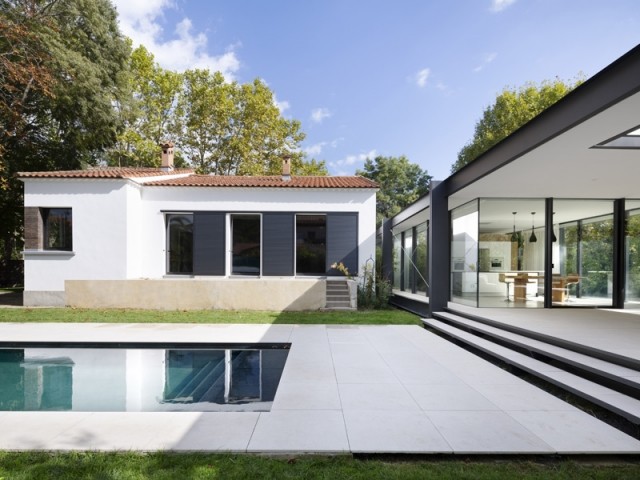 Une extension en verre modernise une maison des années 30 | Samir Industrie Martinique