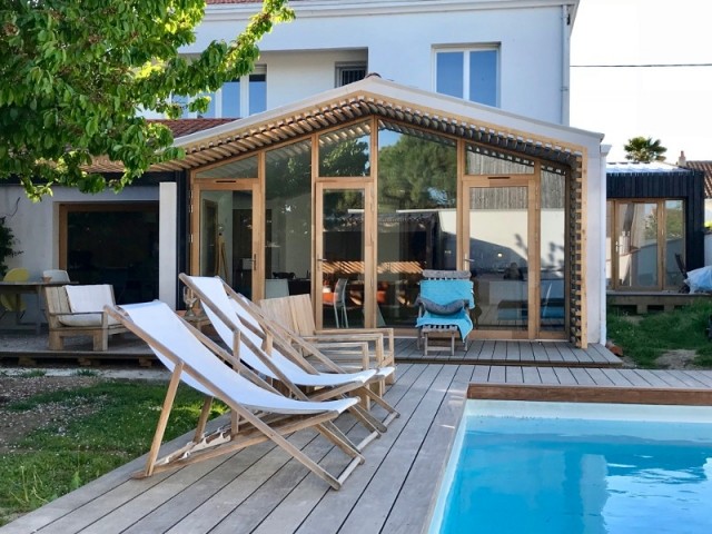 Une façade transformée en baie vitrée pour ouvrir une maison | Samir Industrie Martinique