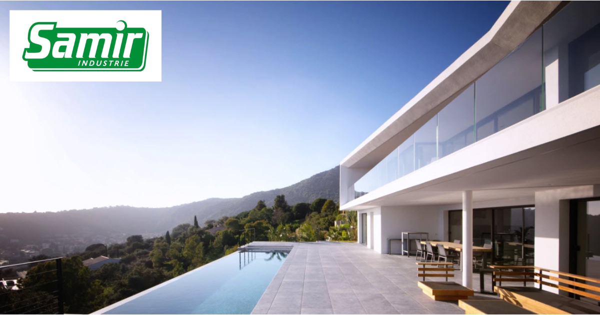 Utilisation optimisée du verre dans cette villa avec vue sur la mer - SAMIR Industrie Martinique.