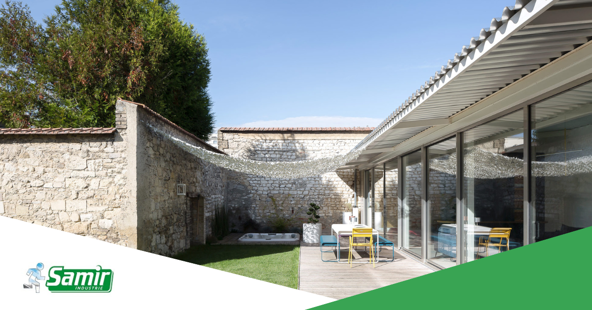 Baies coulissantes en aluminium: Une maison contemporaine baignée de lumière / SAMIR Martinique