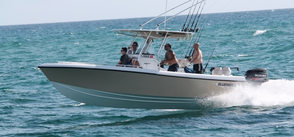 Bateau Bluewater Offshore 2550