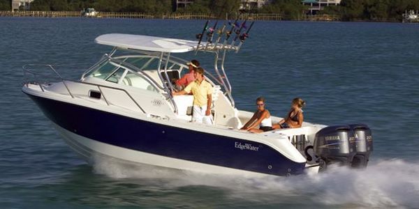 Bateau EdgeWater 265 Express