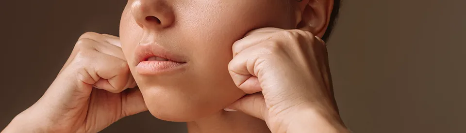 woman squishing jaw