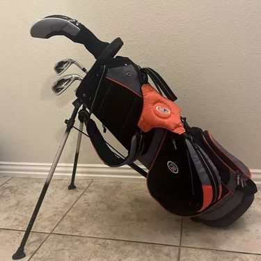 KIDS GOLF CLUBS WITH CASE