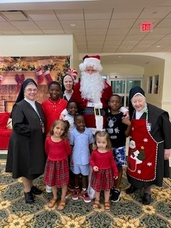 Group Santa Photo With Kids