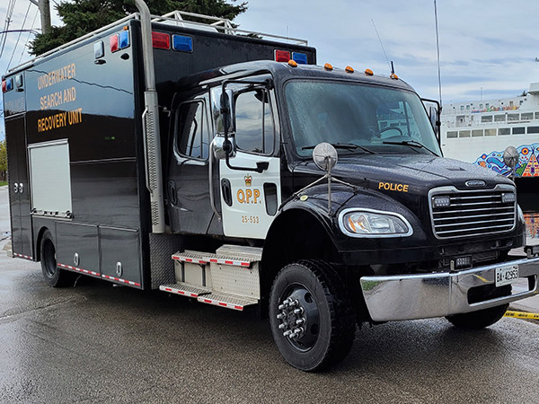 Under water search unit truck