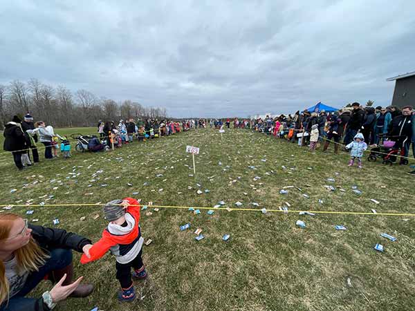 2022 markdale easter egg hunt children waiting.