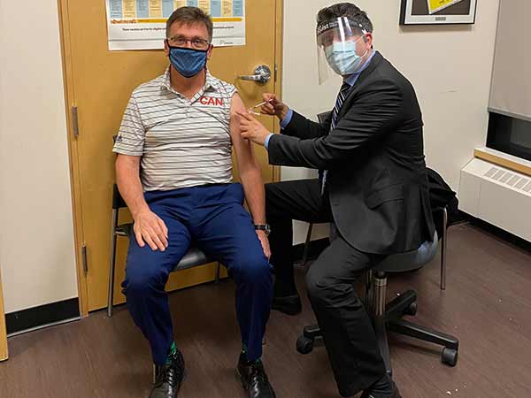 MPP Bill Walker gets vaccination.