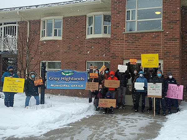 Protesters outside Grey Highlands municipal offices on February 2, 2022