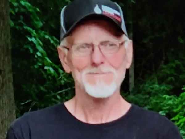 photo of missing grey highlands man with hat and glasses.