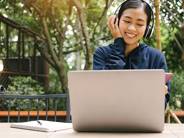 Student attending virtual event