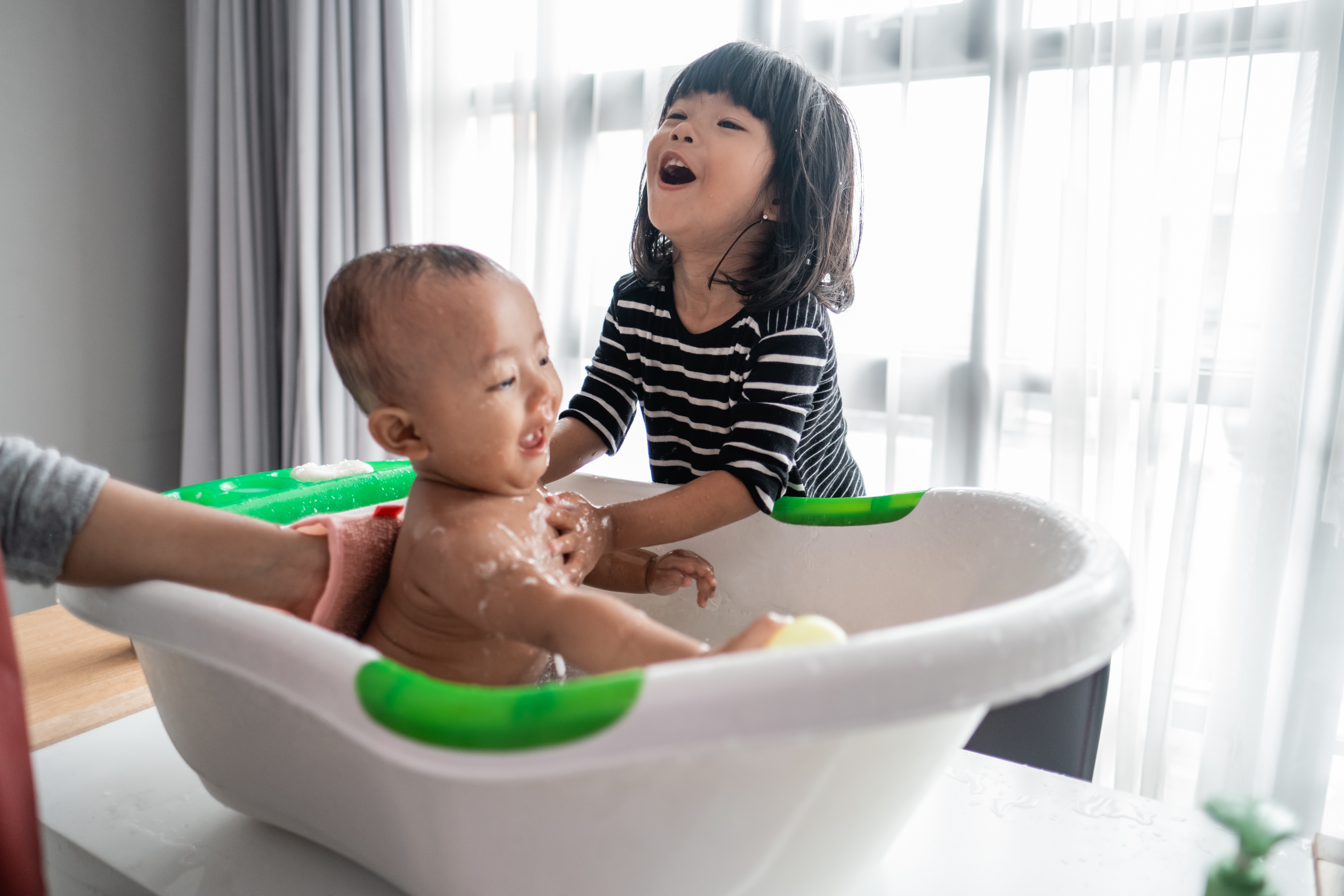 How to easily transition your kid from baths to showers - Today's